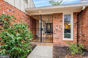 2806 Oakton Manor Ct, Oakton, VA 22124 - Photo 3