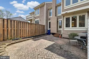 1081 Trevino Ln, Herndon, VA 20170 - Photo 35