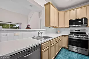 11338 Westbrook Mill Ln, Fairfax, VA 22030 - Photo 9