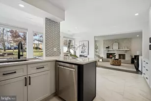 13134 Madonna Ln, Fairfax, VA 22033 - Photo 11