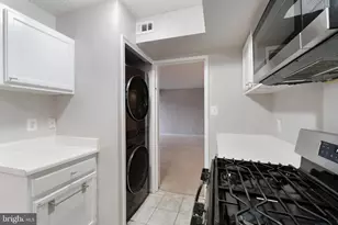 11833 Shire Ct, Reston, VA 20191 - Photo 9