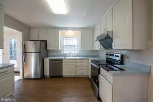 8209 Mockingbird Dr, Annandale, VA 22003 - Photo 7