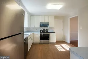 8209 Mockingbird Dr, Annandale, VA 22003 - Photo 9