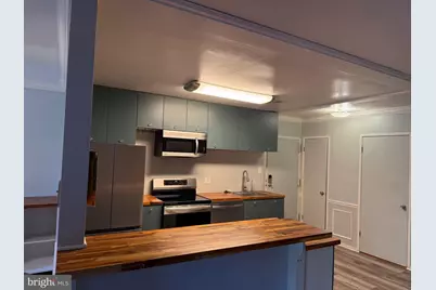 523 Florida Avenue #T2, Herndon, VA 20170 - Photo 3