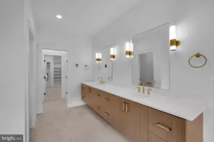 930 Fairway Dr NE, Vienna, VA 22180 - Photo 19
