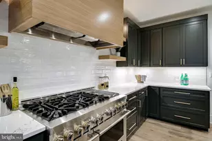 930 Fairway Dr NE, Vienna, VA 22180 - Photo 13