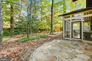 5207 Capon Hill Pl, Burke, VA 22015 - Photo 7