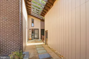 5207 Capon Hill Pl, Burke, VA 22015 - Photo 3