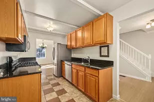 14821 Haymarket Ln, Centreville, VA 20120 - Photo 5