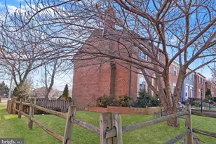 14821 Haymarket Ln, Centreville, VA 20120 - Photo 3