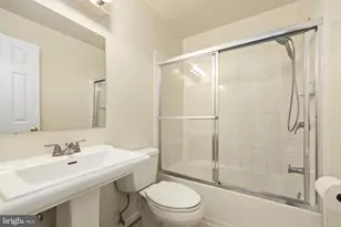 14821 Haymarket Ln, Centreville, VA 20120 - Photo 23