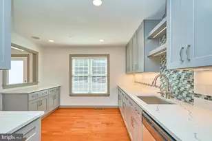 5810 Bunker Woods Ln, Burke, VA 22015 - Photo 9