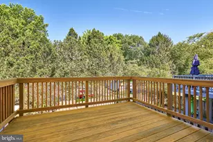 5810 Bunker Woods Ln, Burke, VA 22015 - Photo 25