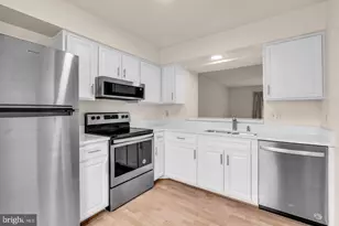 14854 Lynhodge Ct, Centreville, VA 20120 - Photo 3