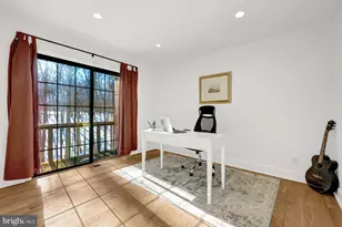 9982 Blackberry Ln, Great Falls, VA 22066 - Photo 15