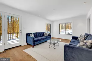 9982 Blackberry Ln, Great Falls, VA 22066 - Photo 5