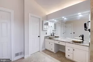 11913 Champion Lake Ct, Herndon, VA 20170 - Photo 47