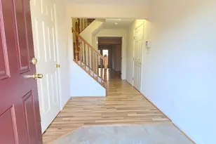 8118 Horseshoe Cottage Cir, Lorton, VA 22079 - Photo 5