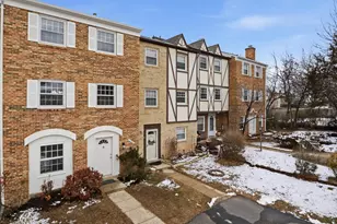 14846 Haymarket Ln, Centreville, VA 20120 - Photo 3