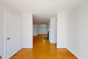 3179 Summit Square Dr, Oakton, VA 22124 - Photo 15