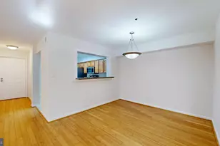 3179 Summit Square Dr, Oakton, VA 22124 - Photo 5