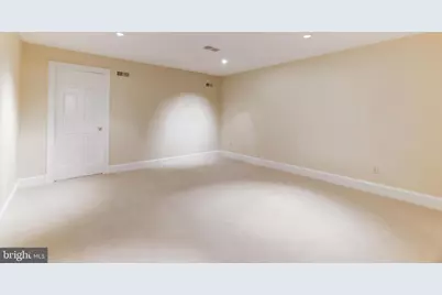 8001 Greenwich Woods Drive, McLean, VA 22102 - Photo 25