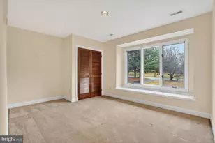 905 Falls Bridge Ln, Great Falls, VA 22066 - Photo 29