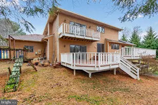 905 Falls Bridge Ln, Great Falls, VA 22066 - Photo 9