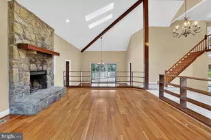 905 Falls Bridge Ln, Great Falls, VA 22066 - Photo 17