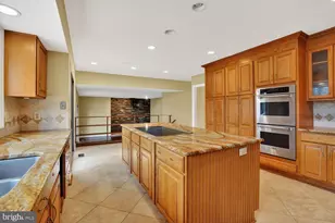 905 Falls Bridge Ln, Great Falls, VA 22066 - Photo 3