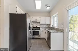 7115 Strawn Ct, Alexandria, VA 22306 - Photo 11