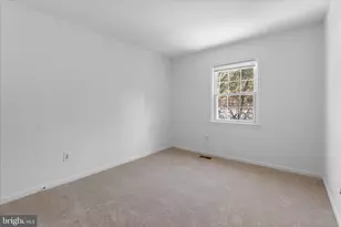 2402 Windbreak Dr, Alexandria, VA 22306 - Photo 15