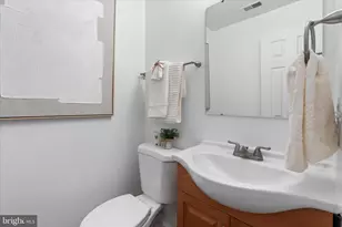 2402 Windbreak Dr, Alexandria, VA 22306 - Photo 5