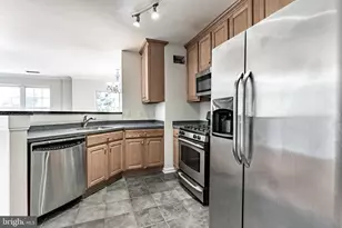 12887 Fair Briar Ln, Fairfax, VA 22033 - Photo 23