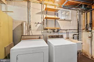 14724 Braddock Rd, Centreville, VA 20120 - Photo 41