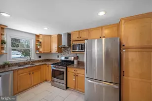 6227 Secret Hollow Ln, Centreville, VA 20120 - Photo 5