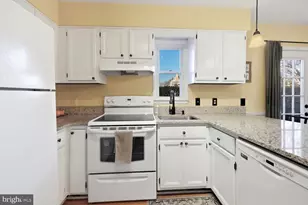 6029 Sunset Ridge Ct, Centreville, VA 20121 - Photo 7