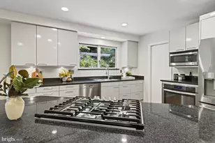 7107 Roxann Rd, Alexandria, VA 22315 - Photo 11