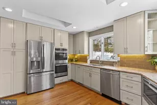 10124 Captain Hickory Pl, Great Falls, VA 22066 - Photo 25