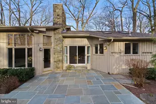 10124 Captain Hickory Pl, Great Falls, VA 22066 - Photo 11