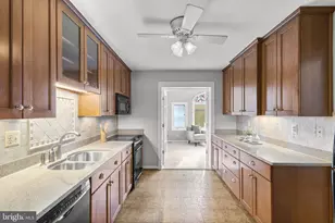 7515 Fairwood Ln, Falls Church, VA 22046 - Photo 11