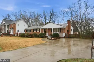 5955 Edgewood Ln, Alexandria, VA 22310 - Photo 3