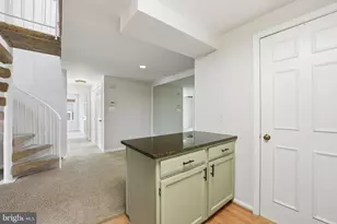 6086 Essex House Square, Alexandria, VA 22310 - Photo 9