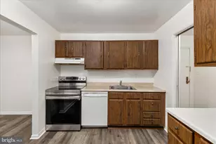 9710 Kingsbridge Dr, Fairfax, VA 22031 - Photo 9