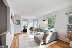 7136 Lake Cove Dr, Alexandria, VA 22315 - Photo 5