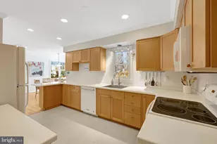 12111 Holly Knoll Cir, Great Falls, VA 22066 - Photo 13