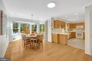 12111 Holly Knoll Cir, Great Falls, VA 22066 - Photo 15