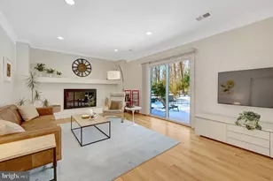 12111 Holly Knoll Cir, Great Falls, VA 22066 - Photo 19