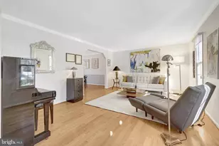 12111 Holly Knoll Cir, Great Falls, VA 22066 - Photo 9