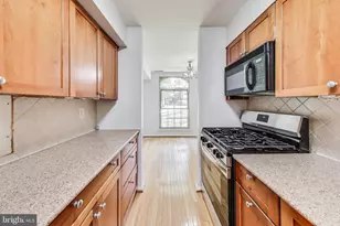 3328 Woodburn Village Dr, Annandale, VA 22003 - Photo 5